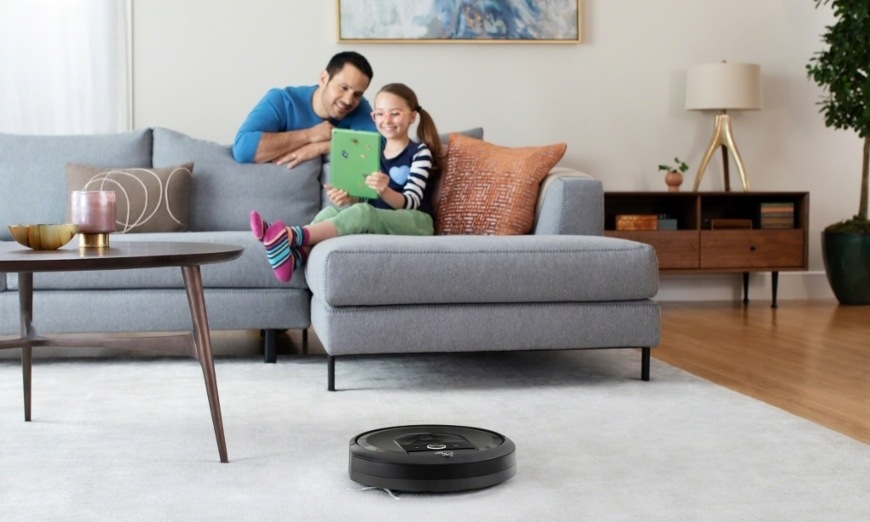 iRobot Roomba i7+, černá