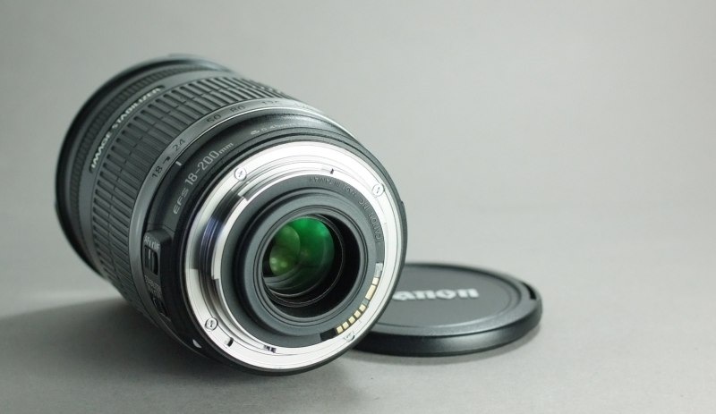 Objektiv Canon EF-S 18-200 mm f/3.5 – 5.6 IS