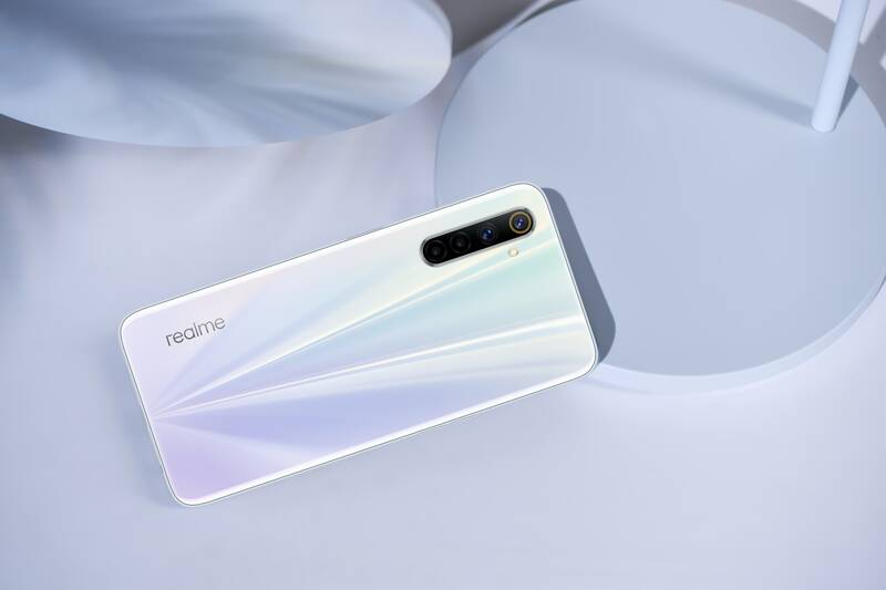 realme 6 white colour