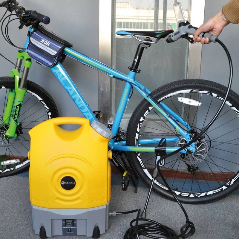 Можно мыть велосипед. Мойка велосипеда. Компактная мойка для велосипеда. Мойка велосипеда мойкой высокого давления. Мойка велосипеда бокс.